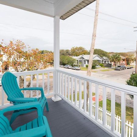 Beautiful Two-Story In Central Galveston, Short Walk To Beach, Near Downtown! | Seas The Breeze Villa Exterior photo