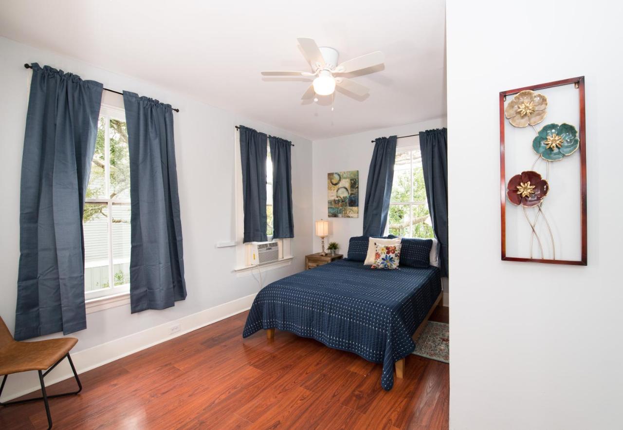 Beautiful Two-Story In Central Galveston, Short Walk To Beach, Near Downtown! | Seas The Breeze Villa Exterior photo