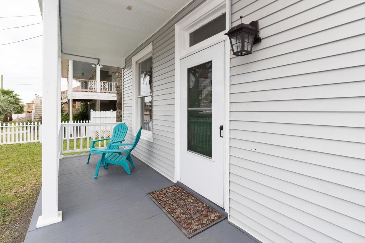 Beautiful Two-Story In Central Galveston, Short Walk To Beach, Near Downtown! | Seas The Breeze Villa Exterior photo